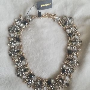 NWT Beautiful Statement Necklace FREE SHIIPING!